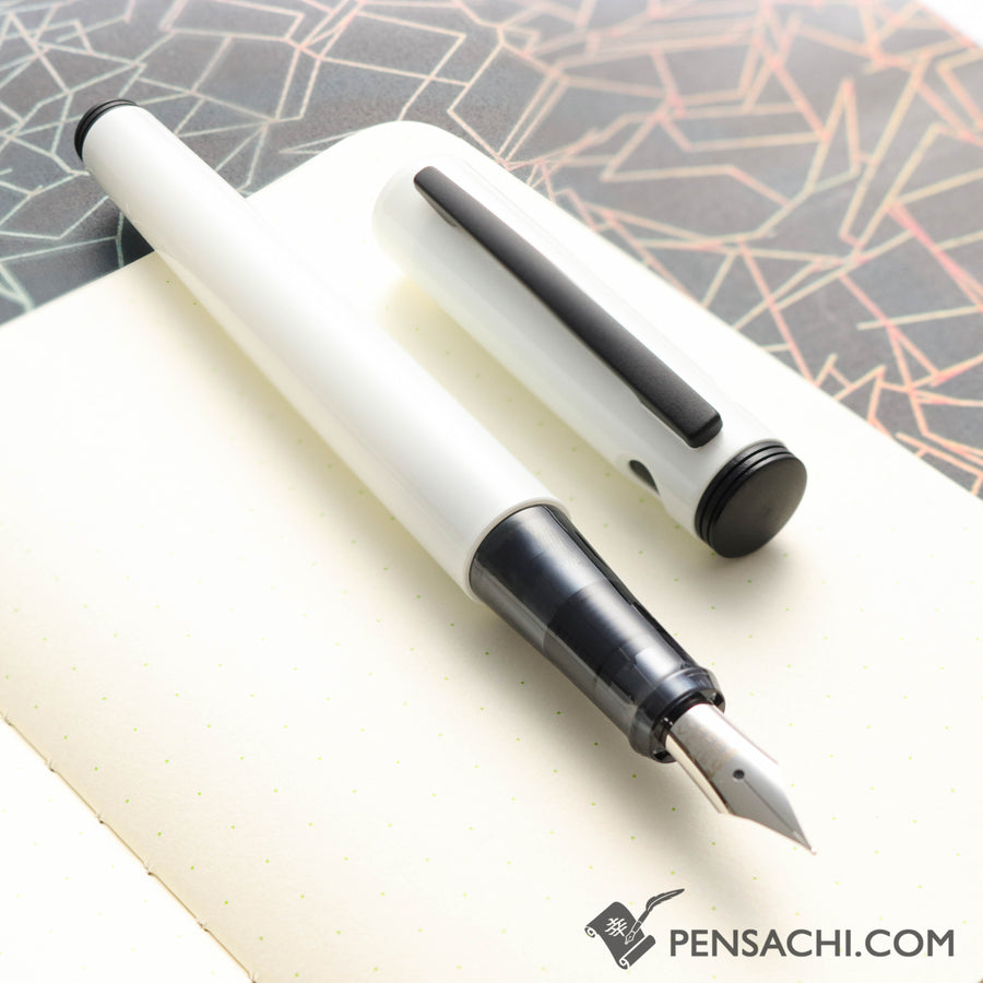 PILOT Lightive Fountain Pen - Active White - PenSachi Japanese Limited Fountain Pen