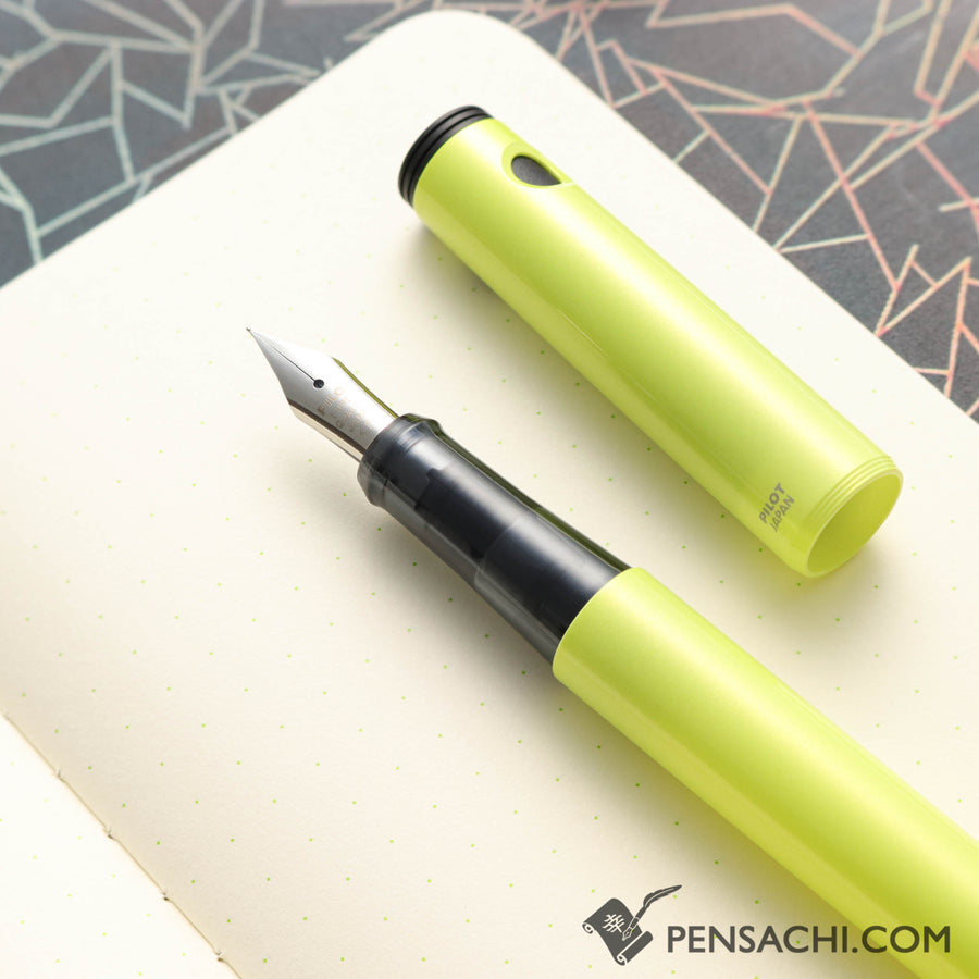 PILOT Lightive Fountain Pen - Active Yellow - PenSachi Japanese Limited Fountain Pen