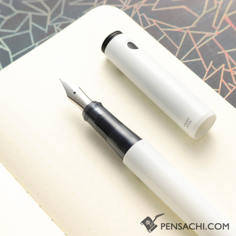 PILOT Lightive Fountain Pen - Active White - PenSachi Japanese Limited Fountain Pen