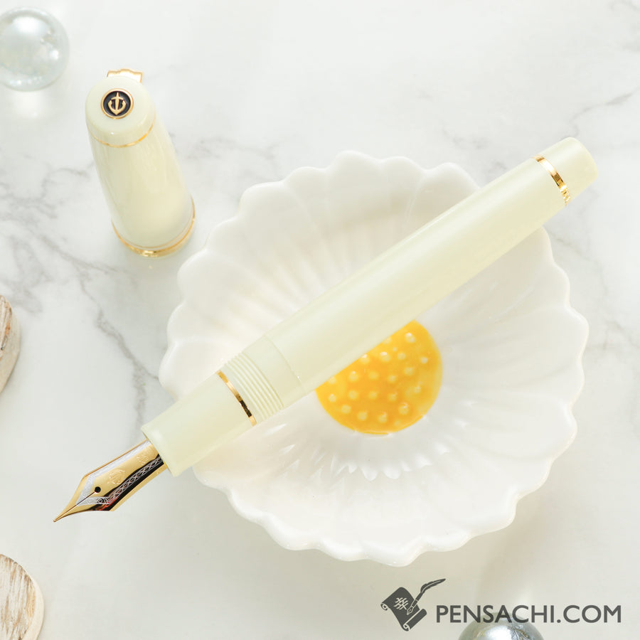 SAILOR Limited Edition Pro Gear Classic Fountain Pen - Daisy White